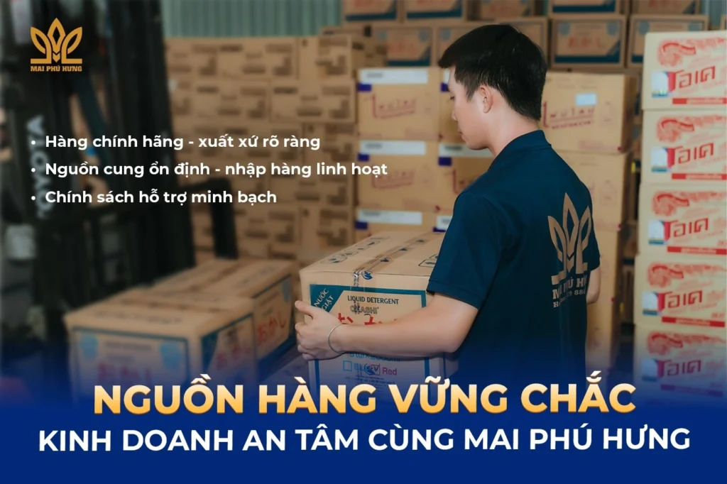 Tìm Nguồn Hàng Sỉ Chất Lượng Cùng Nhà Phân Phối 14 Nhân viên kho Mai Phú Hưng đang xếp các thùng hàng cho nguồn hàng sỉ